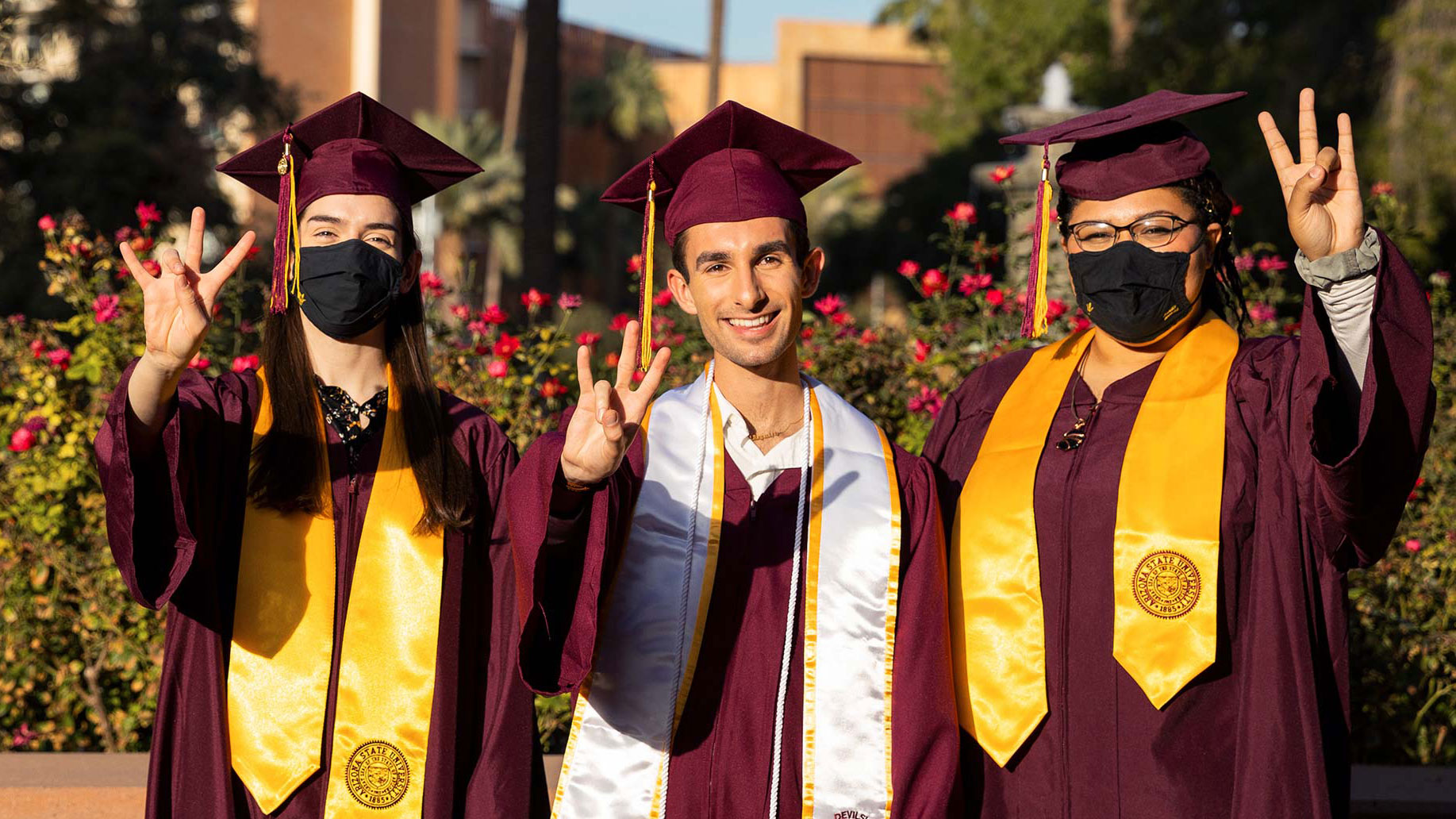 2021grads-mixedmasked-cropped